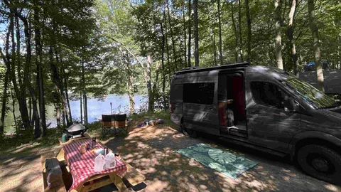 30 AMP Premium Lake RV Site — image 2 of 6