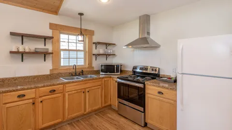 Owl Cabin — image 2 of 14