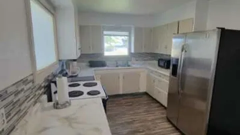 3 Bed 2 Bath House — image 1 of 7