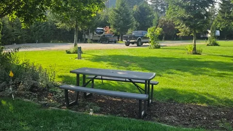 Premium Big Rig Pull Thru RV Site — image 2 of 3