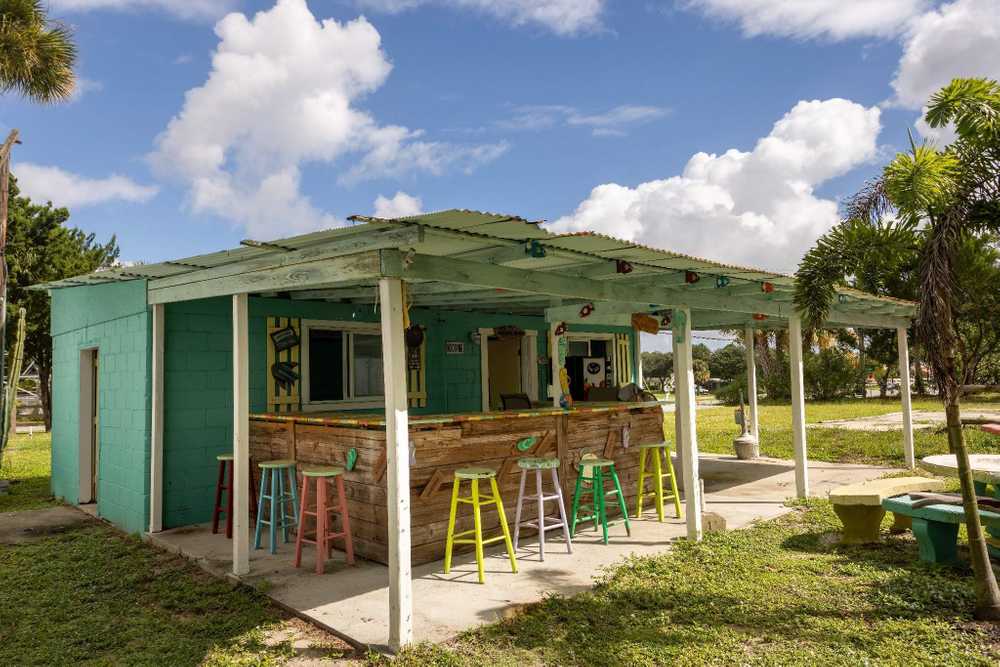 Silver Breeze - Titusville, FL - Photo 2