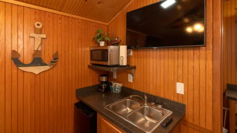 Cabin Rental Studio - Max 4 Guests — image 9 of 9