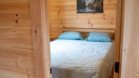 Deluxe Cabin — image 2 of 19