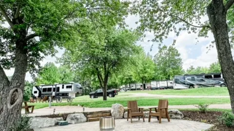 Deluxe RV Pull Through w/ Patio — image 3 of 3