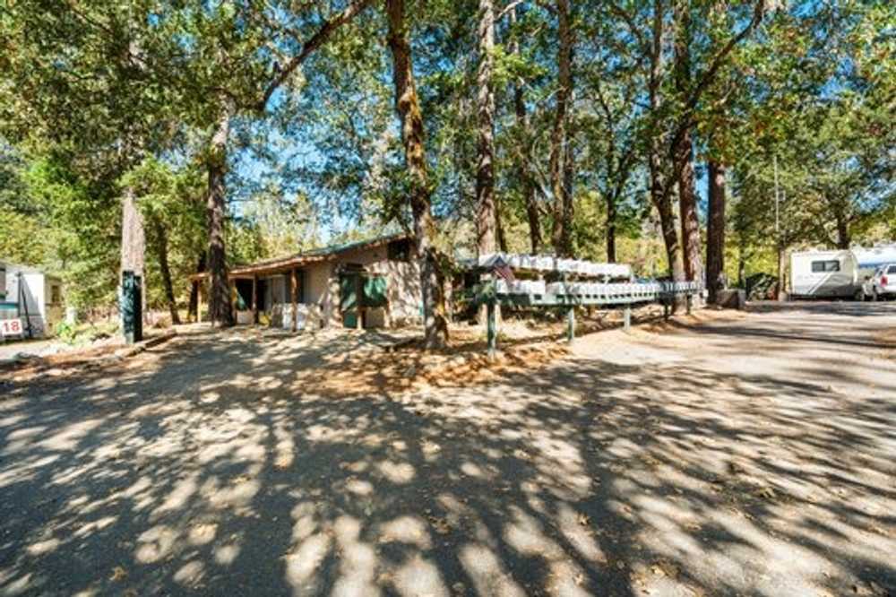 Whitehorse RV Village - Grants Pass, OR - Photo 4