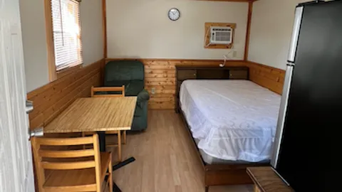 SLEEPING CABIN — image 2 of 9