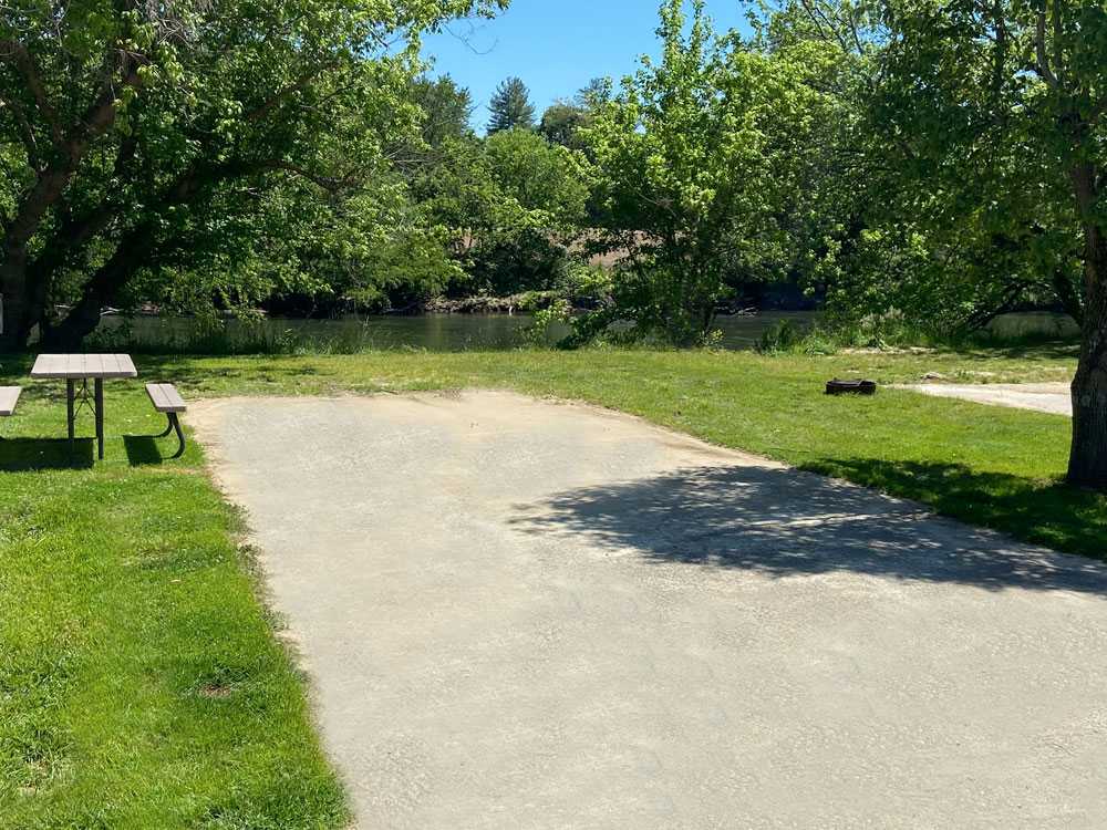 No Hookup Riverside RV Site