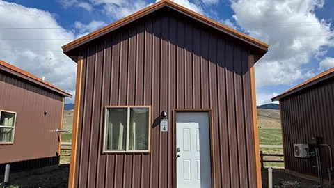 Deluxe Cabin 04 — image 1 of 20