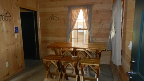 Resort Cabin — image 11 of 11