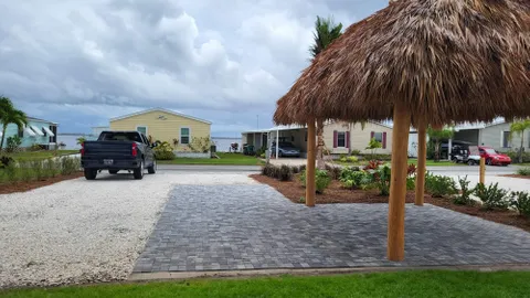 Luxurious Water View with Tiki 30/50 Amp — image 5 of 5