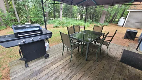 Slipper Cabin — image 2 of 26