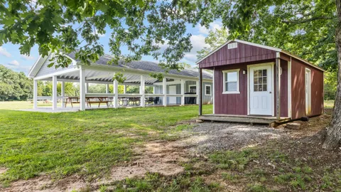 HIDE OUT CABIN — image 2 of 6