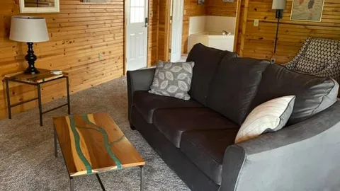 Deluxe Cabin — image 2 of 7