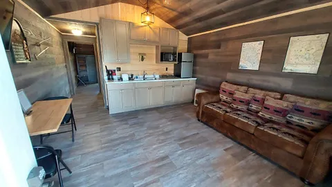 Cabin C03 — image 2 of 9