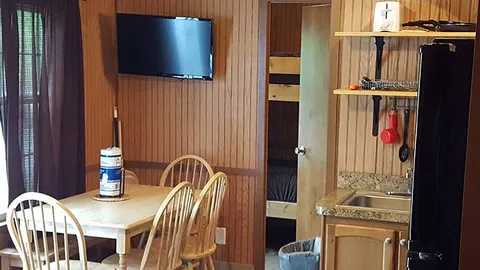 Deluxe Cabin — image 2 of 7
