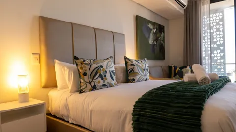 Executive Suite — image 2 of 3