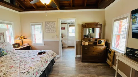 Tin Roof Cabin — image 2 of 9