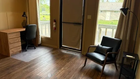 Cabin — image 2 of 4