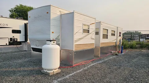 #11 Rental Trailer: Hyline  37’ — image 1 of 8