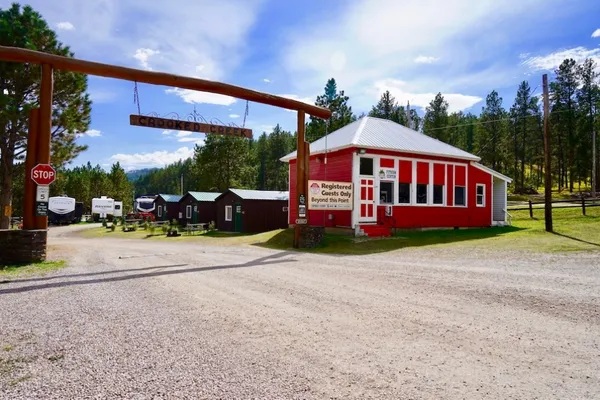 Larsson's Crooked Creek Resort – photo 1