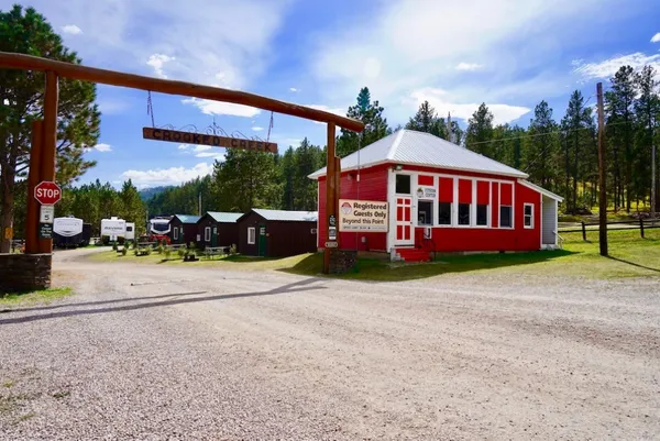 Larsson's Crooked Creek Resort campground