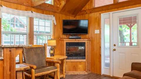King Cabin — image 2 of 7