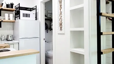 Lakeway Loft — image 2 of 8