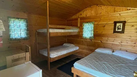 LARGE CABIN NO A/C — image 2 of 3