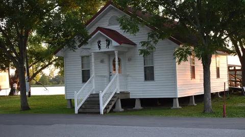 Cabin 3 — image 1 of 5