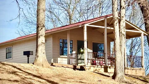 Large Cabin — image 1 of 5