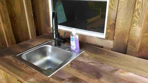 Deluxe Woodchuck Cabin - Sleeps 6 — image 2 of 11