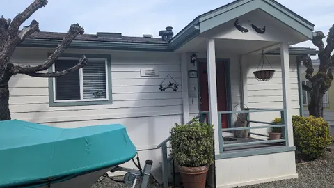 XL Waterfront Mobile Home — image 2 of 3