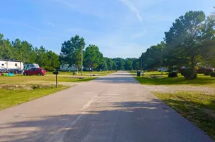Eagle's Nest Campground – photo 4