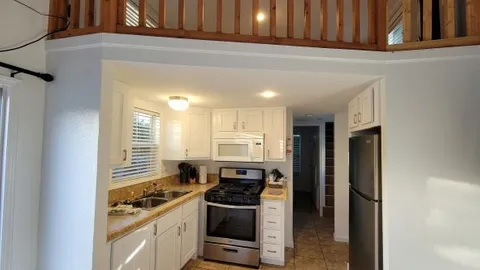 Two Bedroom Keys Cottage with Double Sleeping Loft Sleeps 8 — image 2 of 6