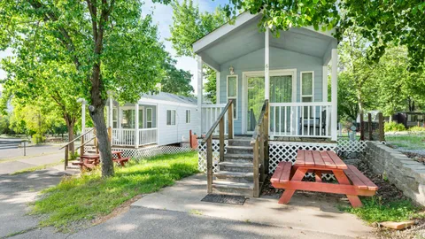 Deluxe Cabin — image 1 of 3