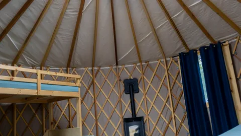 Yurt A  Squalo — image 2 of 10