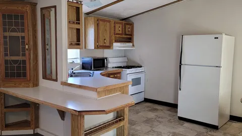 One Bedroom / 1 Bath Duplexes Unit — image 1 of 3