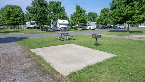 Deluxe Pull-Thru FHU RV Site — image 1 of 5