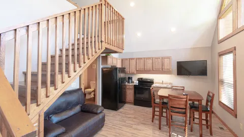 Grand Cabin 1 Bedroom w/Loft — image 2 of 11