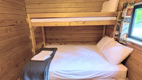 C05 Owl Cabin — image 13 of 13
