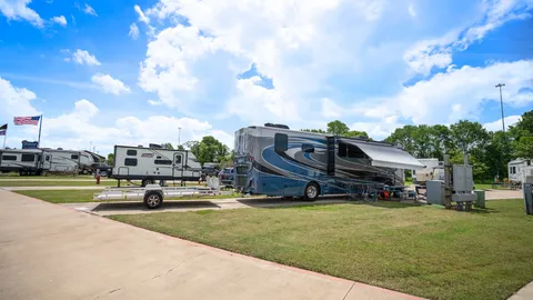 Pull-Through Super RV Site — image 2 of 4