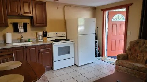 One Bedroom Deluxe Cabin — image 5 of 5