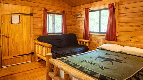 Luxury Cabin — image 2 of 16