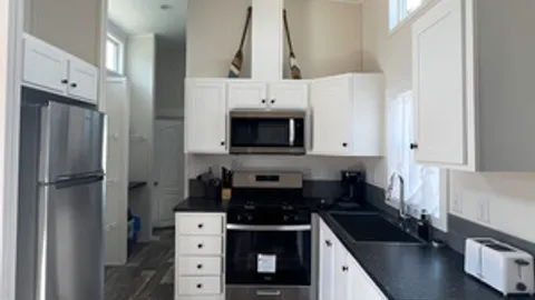 Parkview Cottage - St. Helena (4 Person) — image 2 of 13