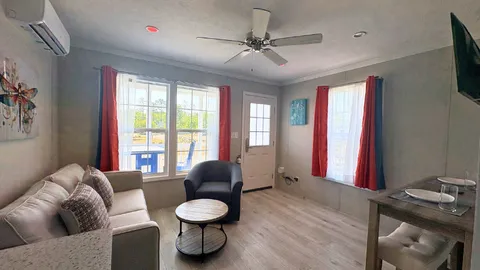 Signature Carolina Cottage 2 Bedroom — image 14 of 14