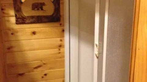Carillion Cabin — image 2 of 5