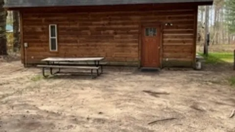 Bear Den Cabin — image 1 of 7