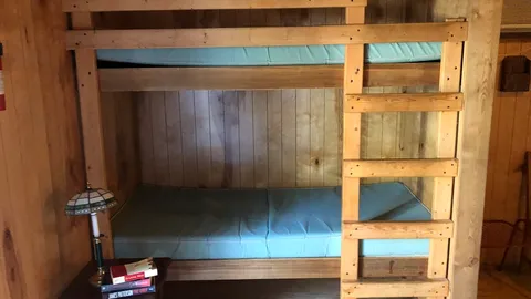 Doe Cabin — image 2 of 5