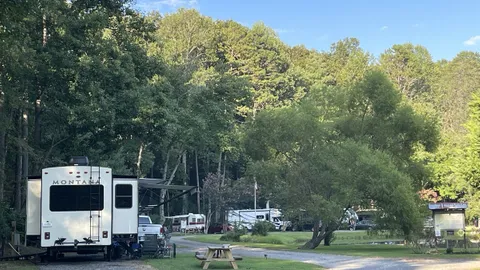 30/50 AMP Pull-Through RV Sites with Sewer — image 2 of 7