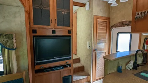5th Wheel Rental RV - Montana — image 2 of 8